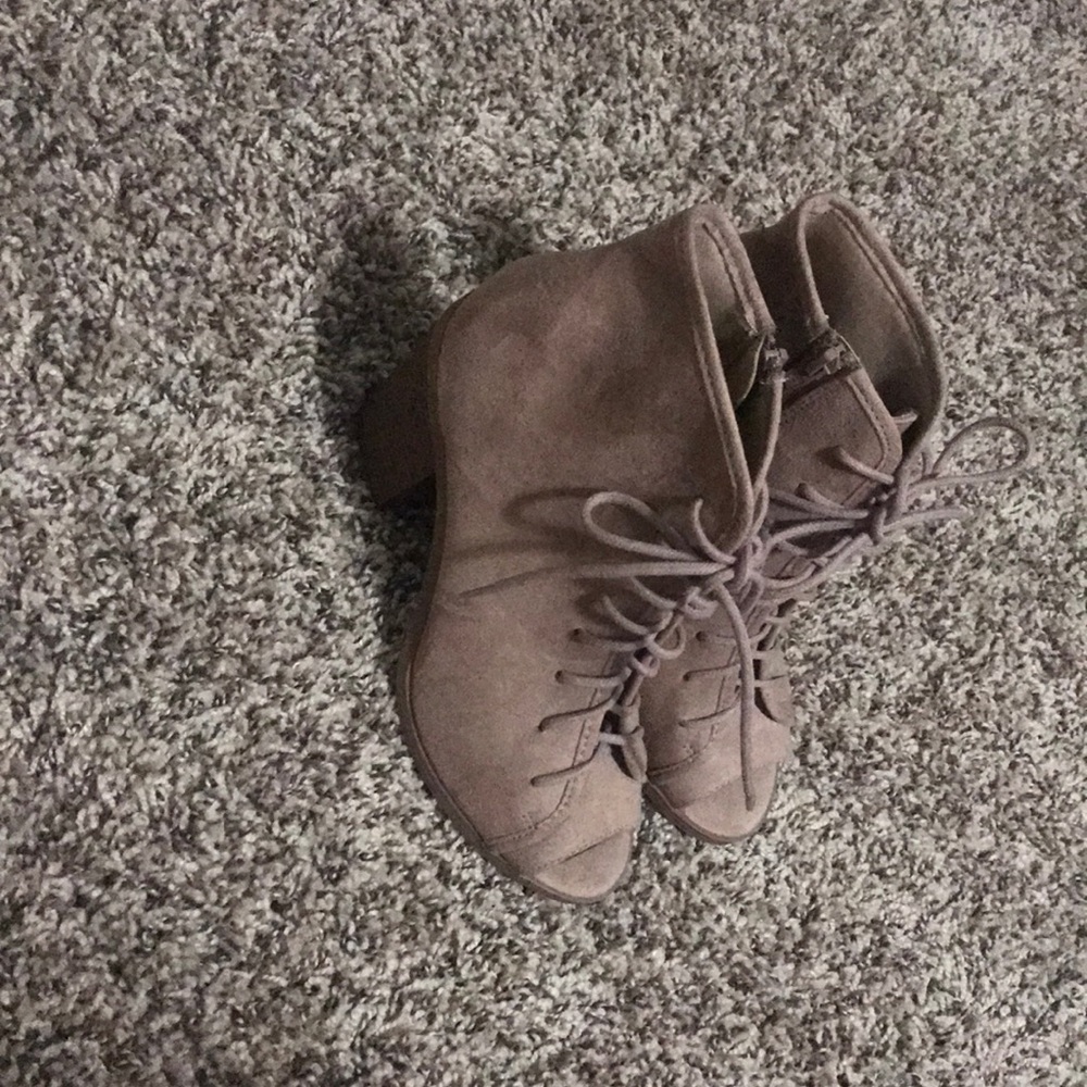 Heels - Picture 1 of 1